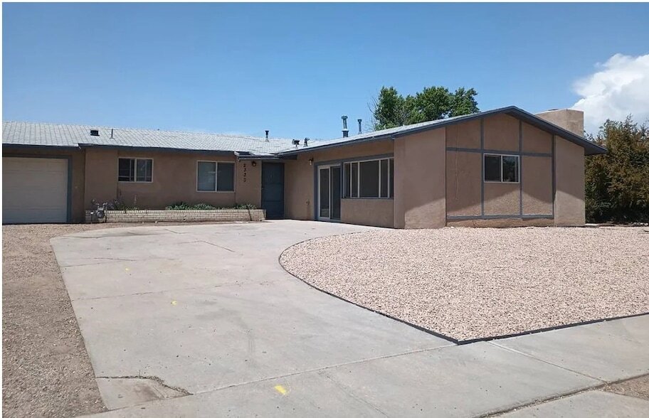 2330 Calle Reina in Santa Fe, NM - Building Photo