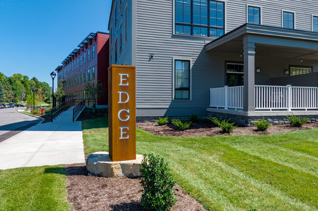 The Edge at Camillus Mills in Camillus, NY - Foto de edificio - Building Photo