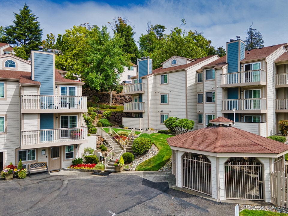 Newport Heights Apartments in Tukwila, WA - Building Photo