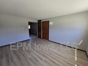 804 W Mullan Ave in Waterloo, IA - Building Photo - Building Photo