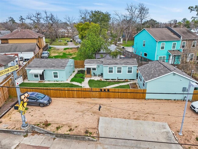 property at 3814 Fulton St