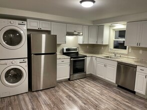23 Brook St, Unit Apartment 3 in Wurtsboro, NY - Foto de edificio - Building Photo