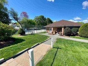 609 Elmwood Dr in Hudson, NH - Building Photo - Building Photo