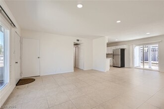 4820 Marnell Dr in Las Vegas, NV - Building Photo - Building Photo