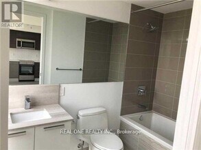 28 Wellesley St E in Toronto, ON - Building Photo - Building Photo
