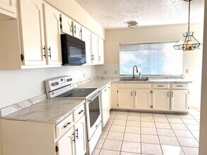 2802 Valley Forest Dr in Missouri City, TX - Building Photo - Building Photo