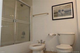 1824 Brickell Ave-Unit -# 1BB in Miami, FL - Building Photo - Building Photo