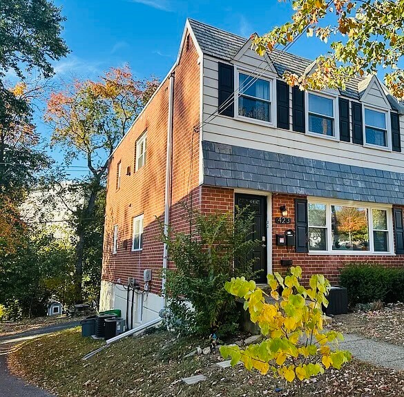 423 W Jefferson St in Media, PA - Building Photo