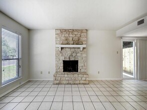 6521 Hart Ln in Austin, TX - Building Photo - Building Photo