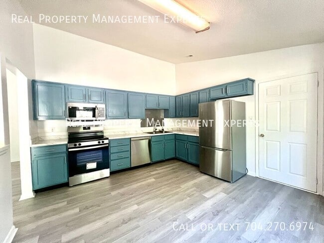 723 Cricketwood Ln in Charlotte, NC - Building Photo - Building Photo