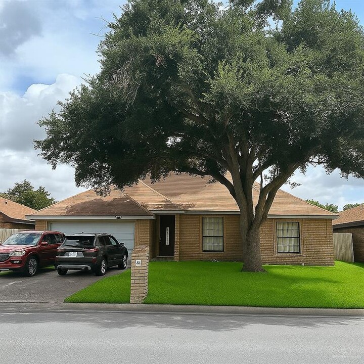 404 E Geranium Ave in McAllen, TX - Building Photo