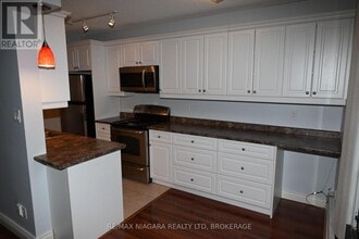 6400 Huggins St in Niagara Falls, ON - Building Photo - Building Photo