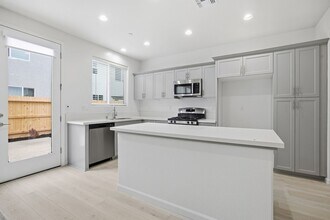 1317 W Sedona Ave in Visalia, CA - Building Photo - Building Photo