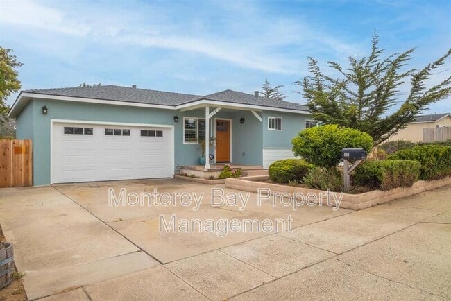 459 Gloria Cir in Marina, CA - Building Photo - Building Photo