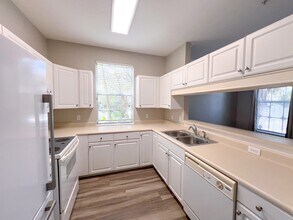 2211 NW 16th Terrace in Gainesville, FL - Building Photo - Building Photo