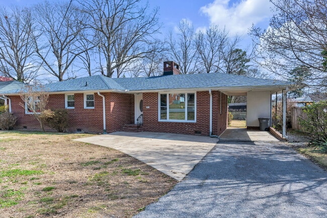 800 E Lee Rd in Taylors, SC - Building Photo - Building Photo