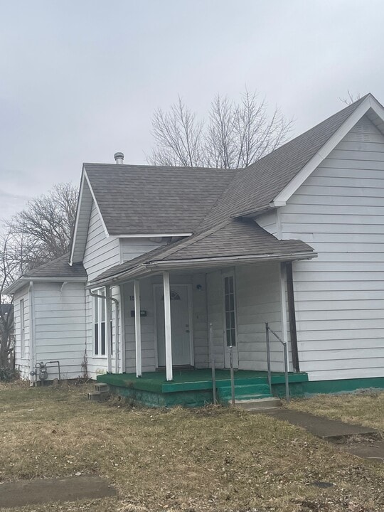 1502 Cedar St in Anderson, IN - Building Photo