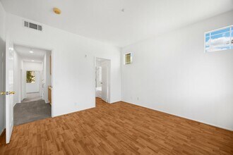 2907 Claremore Ln in Long Beach, CA - Building Photo - Building Photo