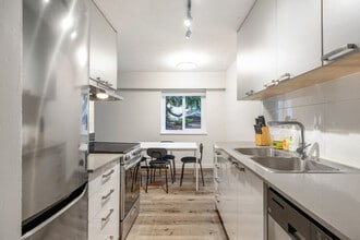 254 E 12th Ave in Vancouver, BC - Building Photo - Building Photo