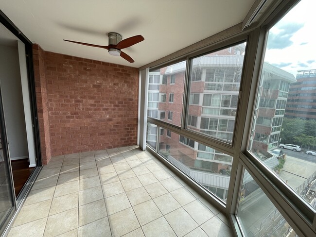 1024 N Utah St, Unit 518 in Arlington, VA - Building Photo - Building Photo