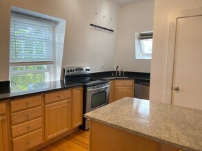 331 Spring St, Unit 3 Floor in Newport, RI - Building Photo - Building Photo