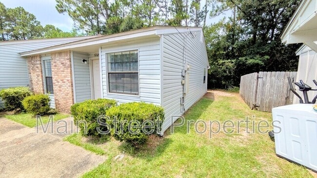 8264 Continental Dr in Myrtle Grove, FL - Building Photo - Building Photo
