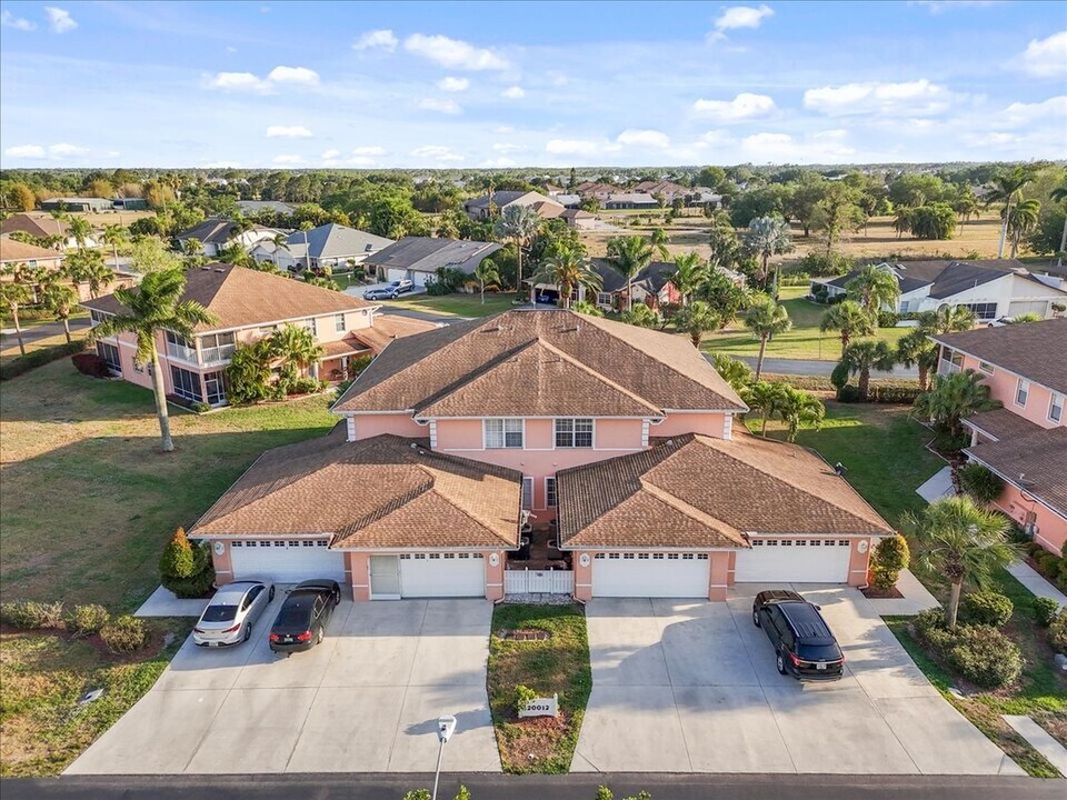 20012 Lake Vista Cir in Lehigh Acres, FL - Building Photo