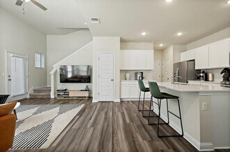 8013 Lennon Dr in Austin, TX - Building Photo - Building Photo