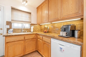 2120 N Valley St in Burbank, CA - Building Photo - Building Photo