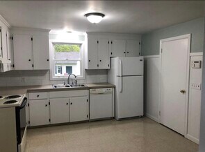 236 Mapleton St in Cranston, RI - Building Photo - Building Photo