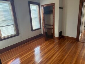 32 Cedar St, Unit 3 in Cambridge, MA - Foto de edificio - Building Photo