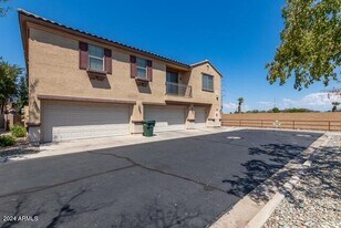 3136 E Donner Dr in Phoenix, AZ - Foto de edificio - Building Photo