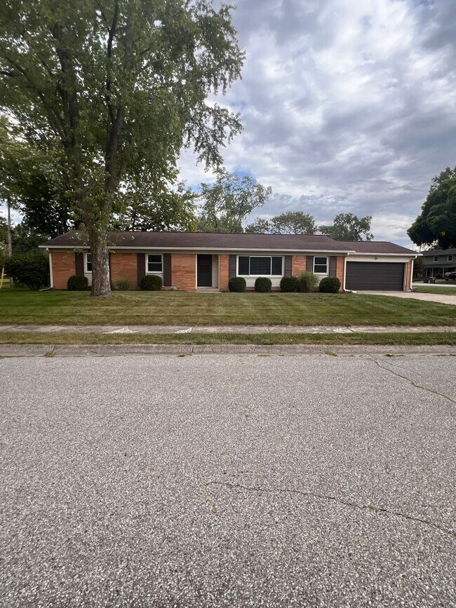 Cozy 3 BR Home in Convenient Location - Sh in West Lafayette, IN - Building Photo - Building Photo