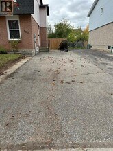 130 Sekura Crescent in Cambridge, ON - Building Photo - Building Photo