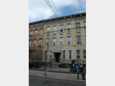 1727 Harman St in Ridgewood, NY - Foto de edificio - Building Photo