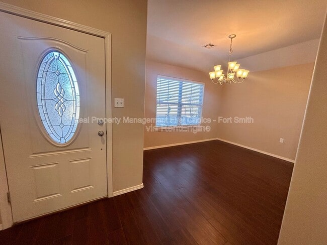 420 Ridge Point Dr in Fort Smith, AR - Foto de edificio - Building Photo