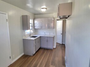 6120 S Wilton Pl, Unit #1 in Los Angeles, CA - Foto de edificio - Building Photo