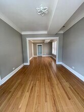 6740 S St Lawrence Ave in Chicago, IL - Building Photo - Building Photo