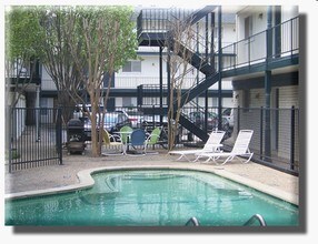 Barton Springs Apartments in Austin, TX - Foto de edificio - Building Photo