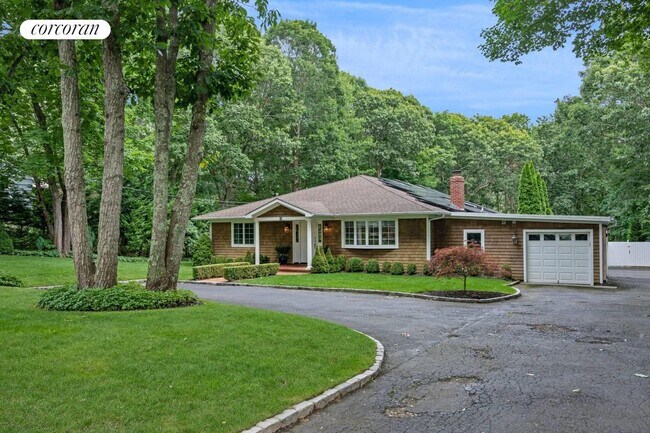 24 Shadyrest Dr in Sag Harbor, NY - Building Photo - Building Photo