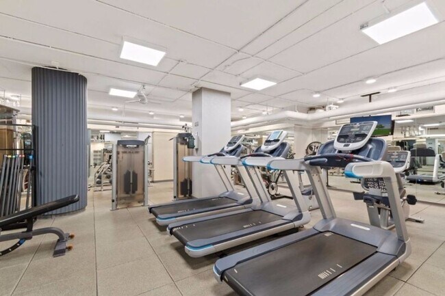 392 Central Prk W in New York, NY - Building Photo - Building Photo