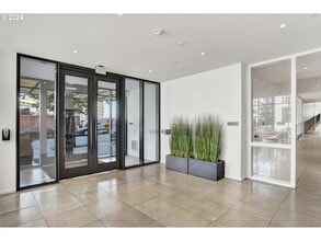 1150 NW Quimby St, Unit 222 in Portland, OR - Building Photo - Building Photo