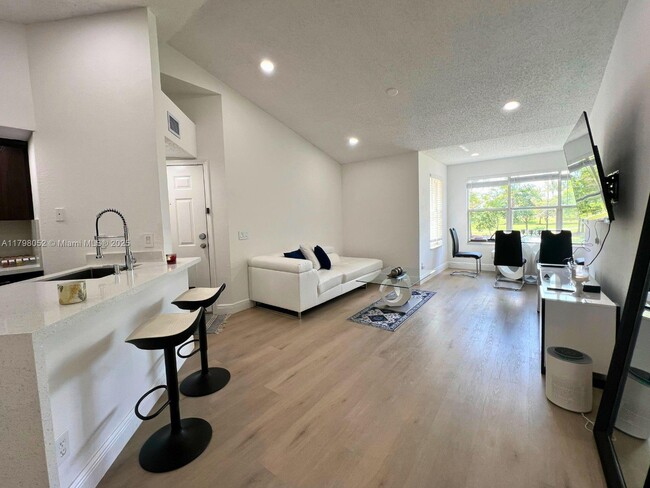 12870 Vista Isles Dr in Plantation, FL - Building Photo - Building Photo