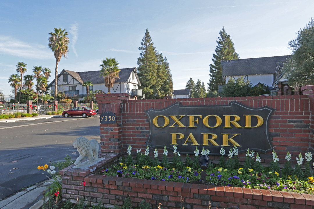 Oxford Park Apartments in Fresno, CA - Building Photo