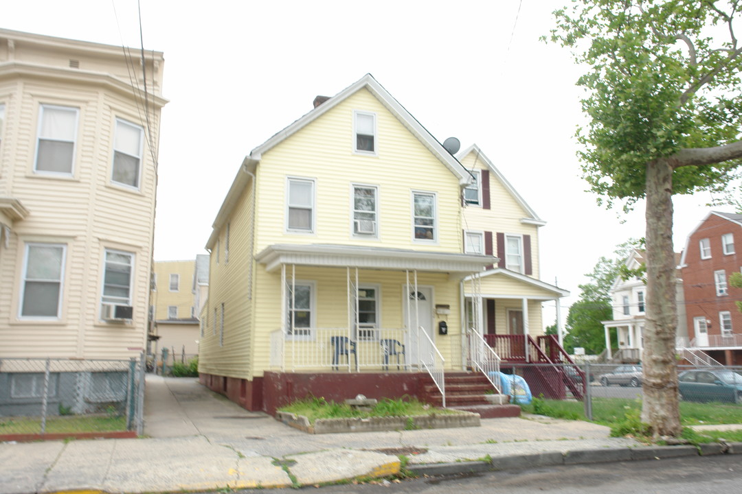 221 Broad St in Perth Amboy, NJ - Foto de edificio