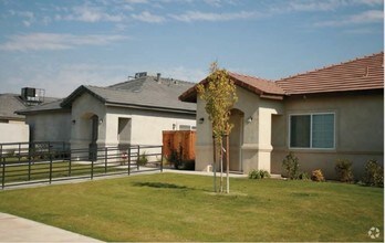 West Day Park Meadows in Bakersfield, CA - Foto de edificio - Building Photo