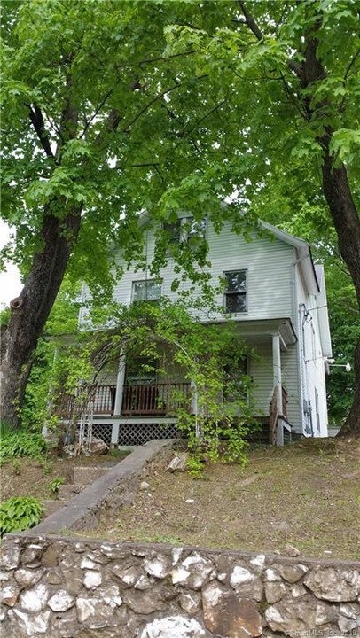 19 Maplewood St-Unit -1 in Waterbury, CT - Building Photo