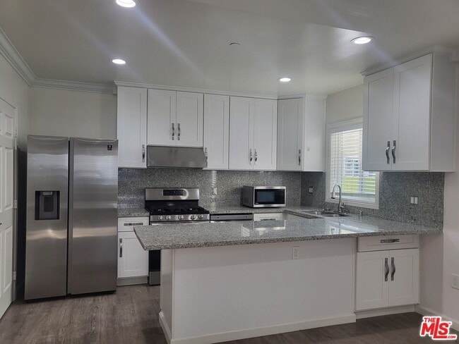 2754 W 12th St in Los Angeles, CA - Building Photo - Building Photo