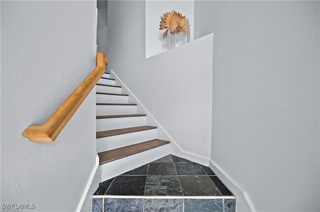 3740 Fieldstone Blvd in Naples, FL - Building Photo - Building Photo