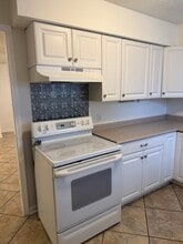 1240 Avenue A, Unit A in Westwego, LA - Foto de edificio - Building Photo